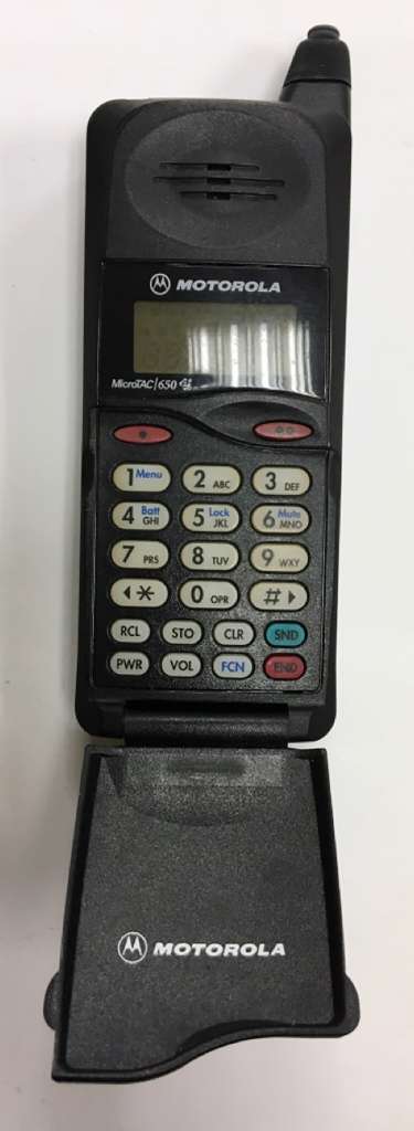 Телефон мобильный Motorola Micro Tac 650 E полный комплект, в коробке, чёрный (сост. на фото)